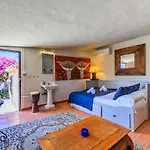 Mimar L Villa